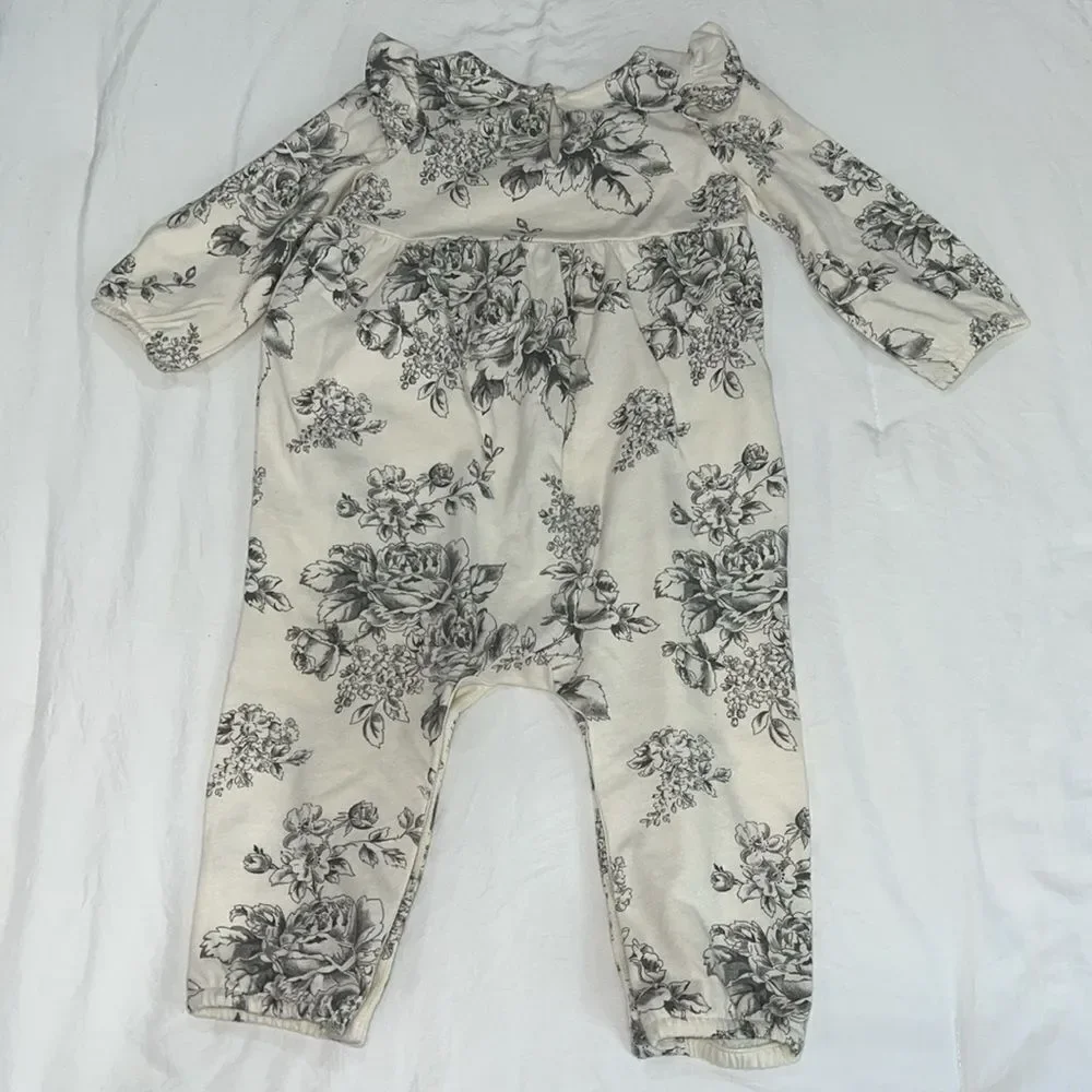 NWOT BABY GAP ROMPER 6/12M